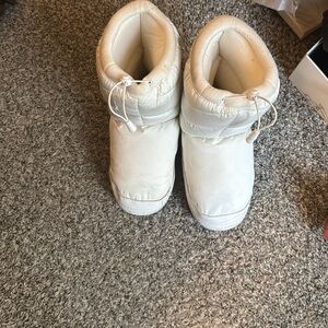 Moon boots by H&M women